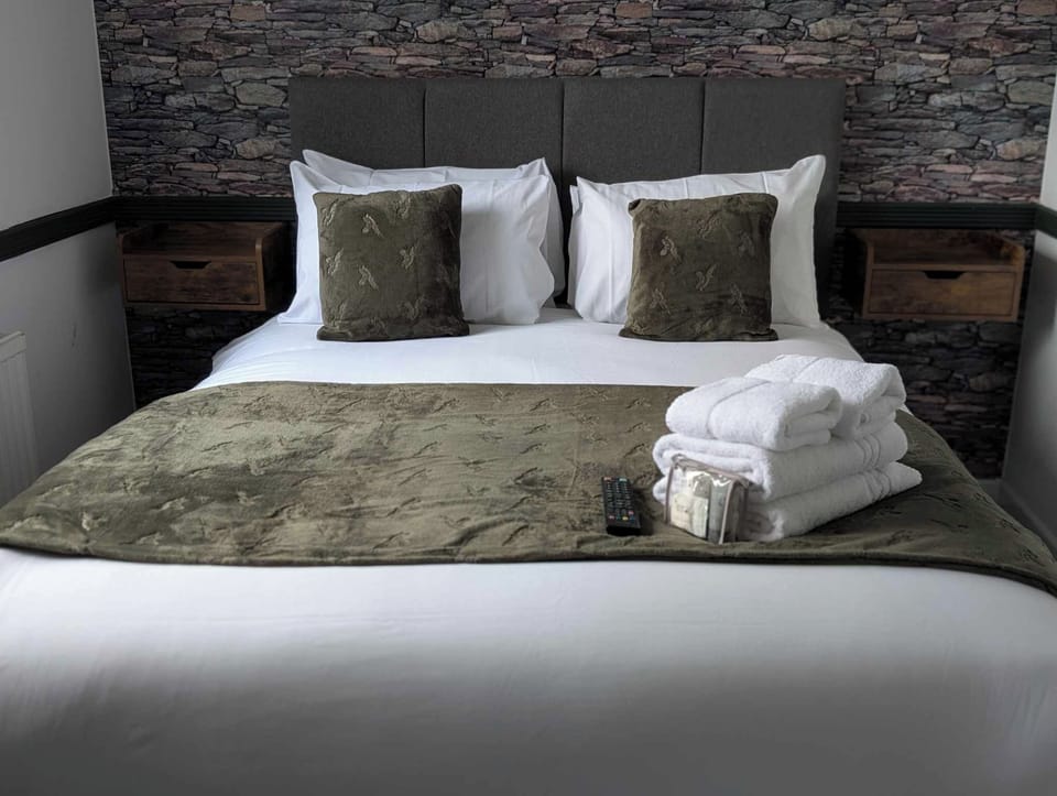 Comfort Double Room, 1 Double Bed, Ensuite | Free WiFi, bed sheets