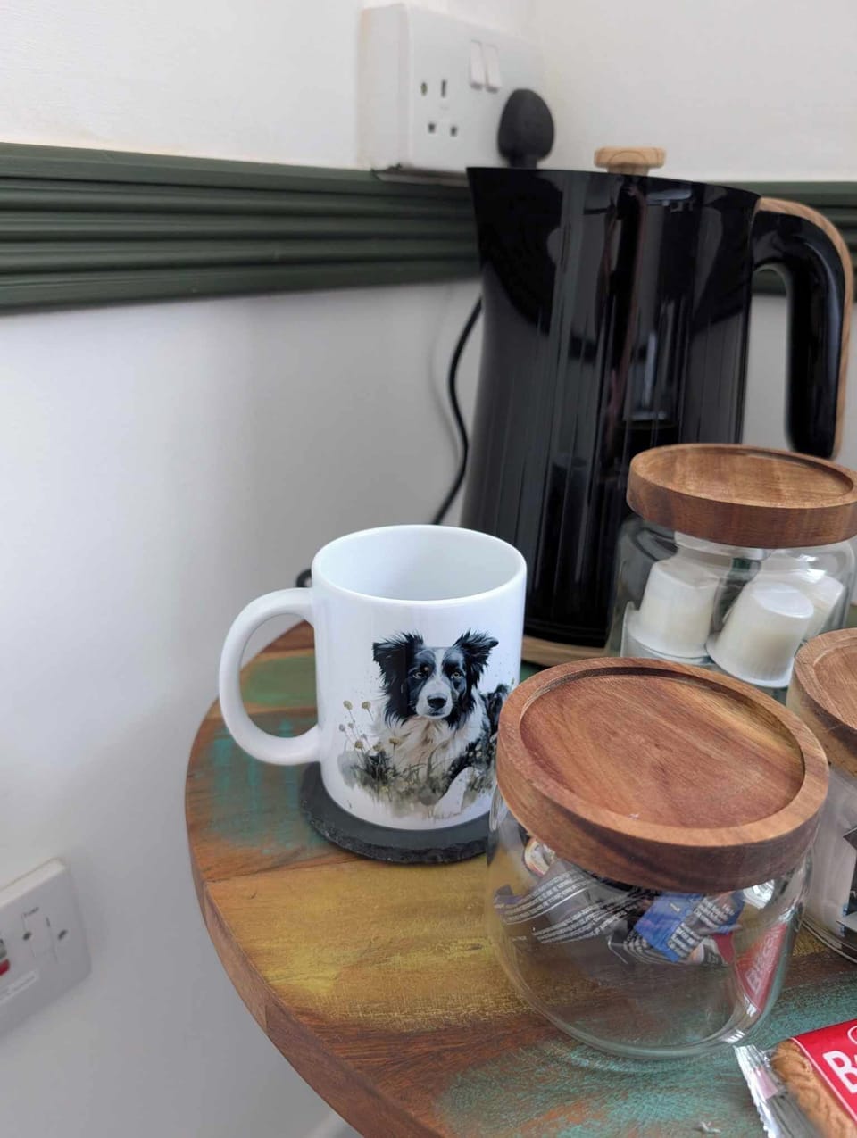 Free WiFi, bed sheets