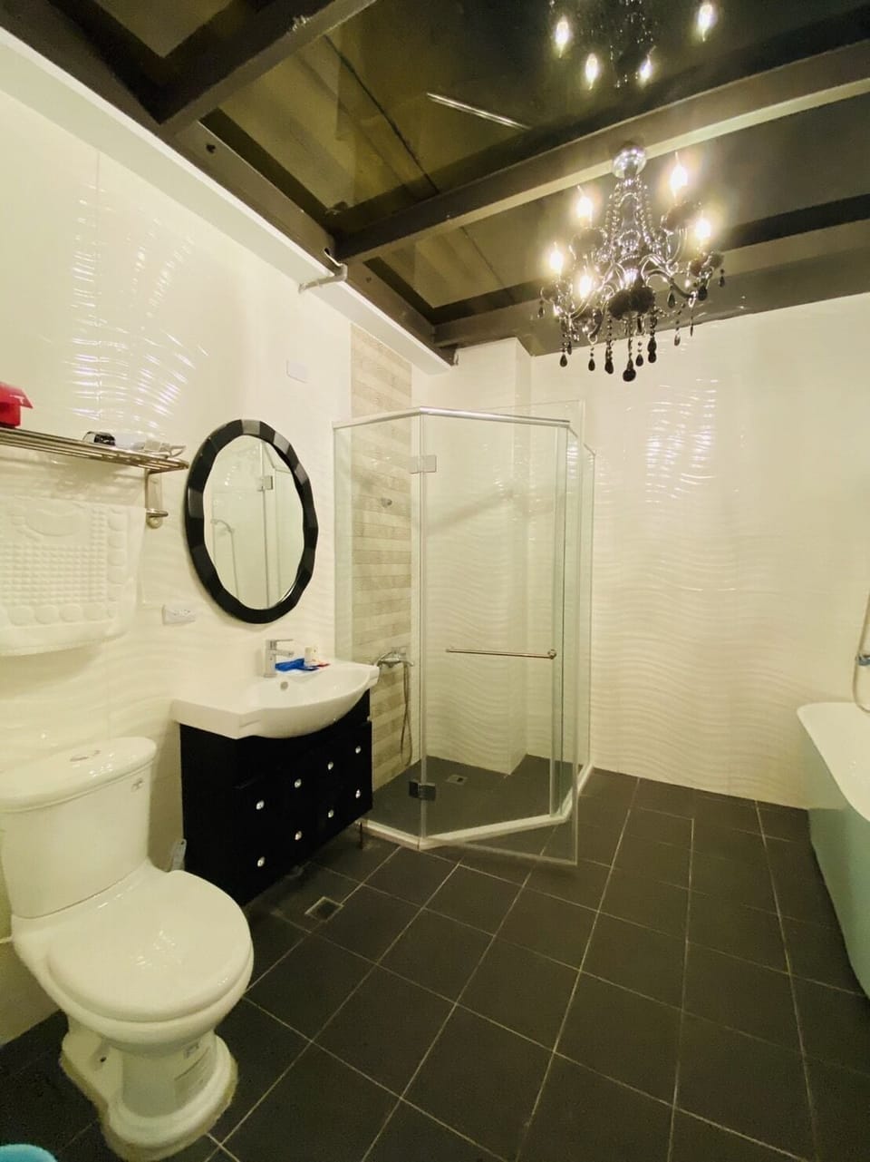 Quadruple Room | Bathroom | Shower, free toiletries, hair dryer, slippers
