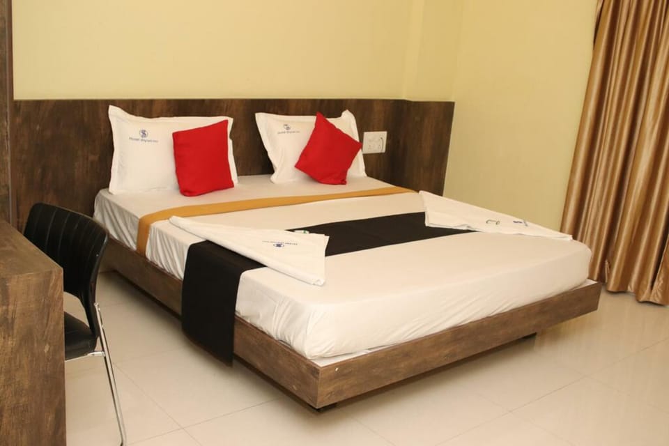 Classic Double Room | Desk, laptop workspace, iron/ironing board, free WiFi