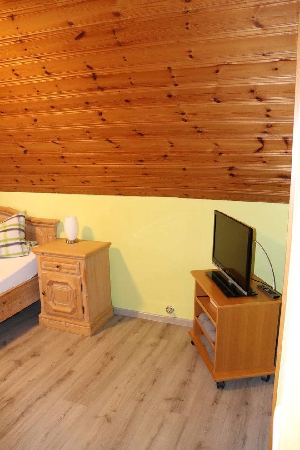 Double Room, 1 Double Bed | Free WiFi, bed sheets