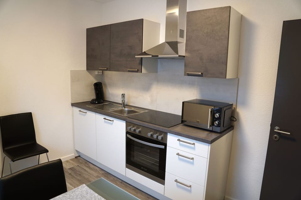 Apartment, Balcony | Private kitchen | Fridge, microwave, oven, stovetop