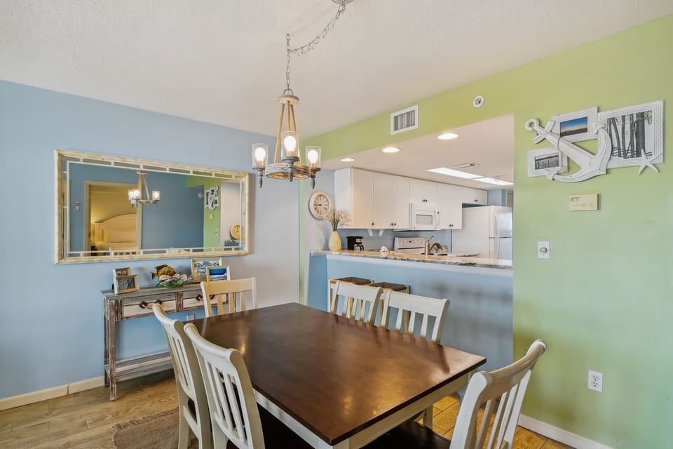 Condo, 2 Bedrooms | Dining