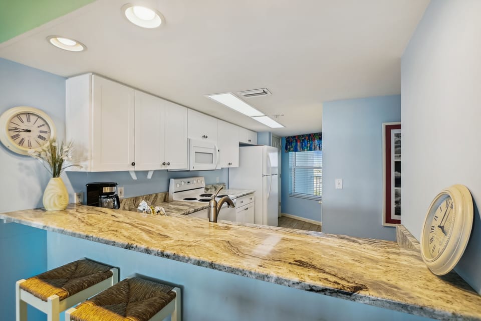 Condo, 2 Bedrooms | Private kitchen | Fridge, microwave, coffee/tea maker, toaster