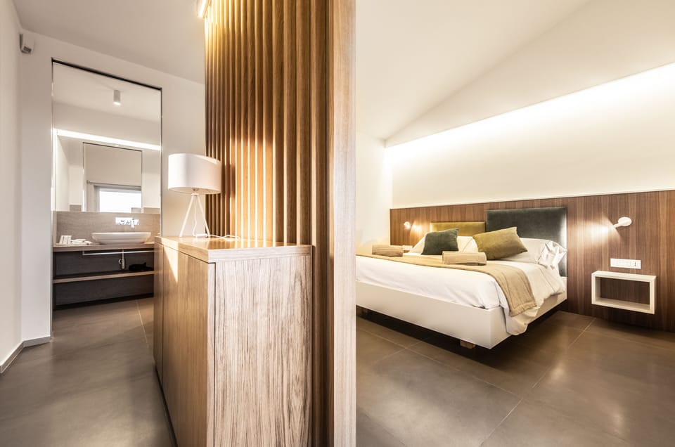 Junior Suite | 1 bedroom, minibar, in-room safe, desk