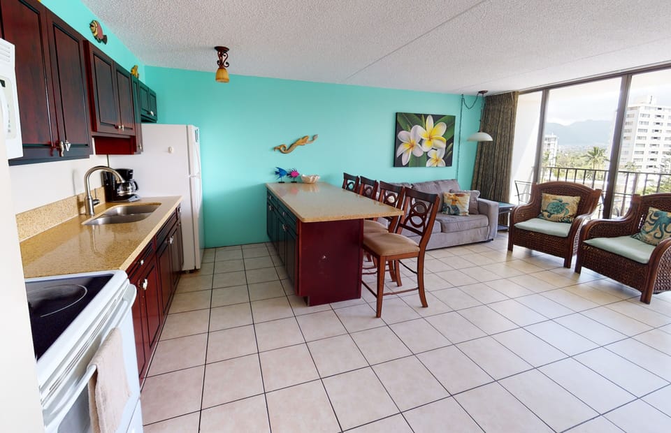 Condo, 1 Bedroom | Private kitchen | Fridge, oven, coffee/tea maker, toaster
