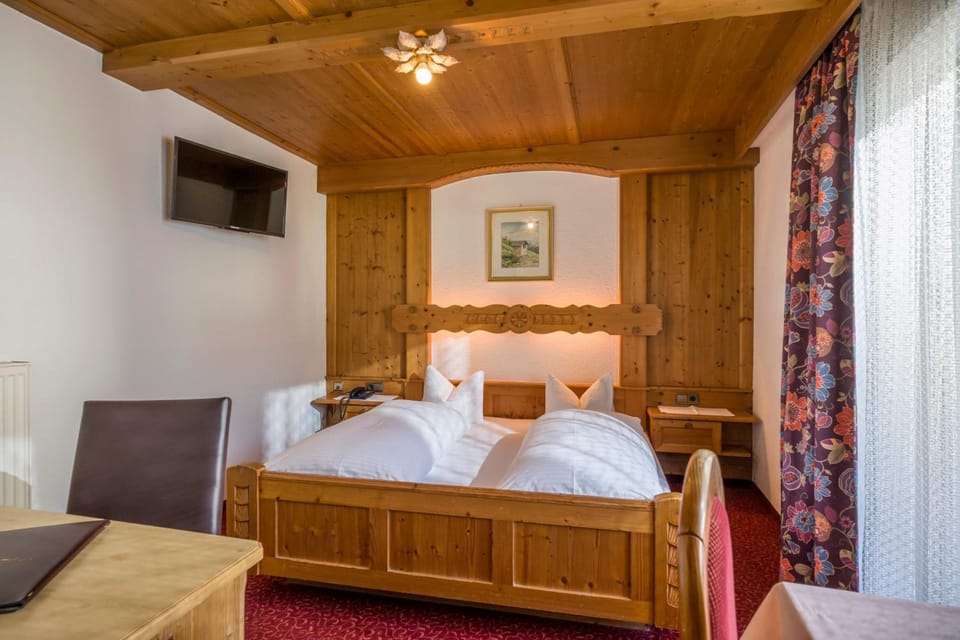 Double Room | In-room safe, free WiFi, bed sheets