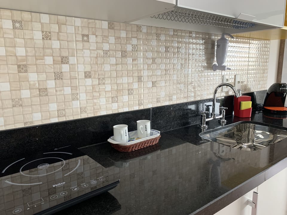 Business Studio | Private kitchen | Coffee/tea maker, mini-fridge, microwave, stovetop