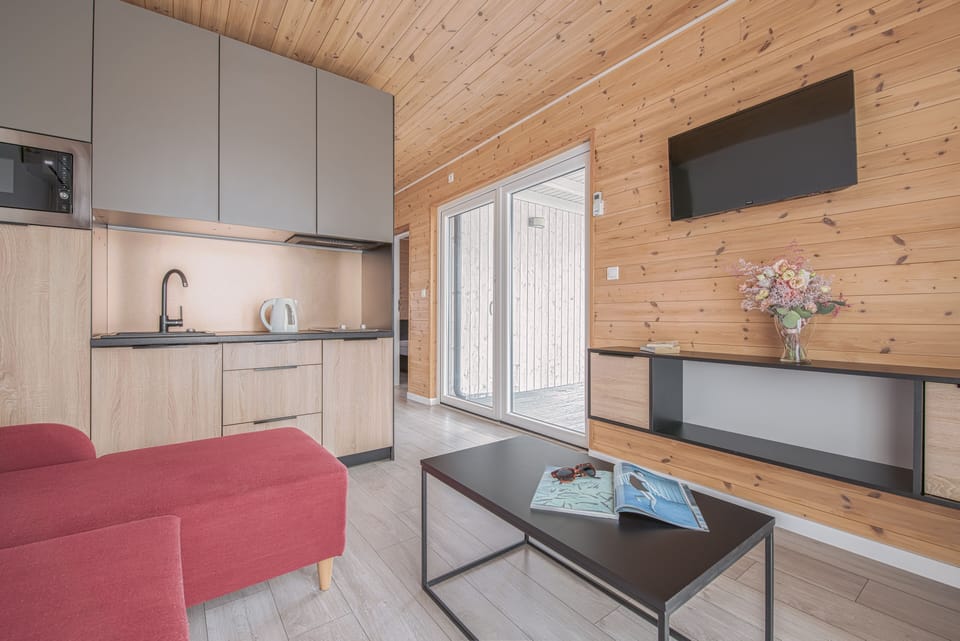 Standard Mobile Home for 5 | Private kitchen | Fridge, stovetop, dishwasher, cookware/dishes/utensils