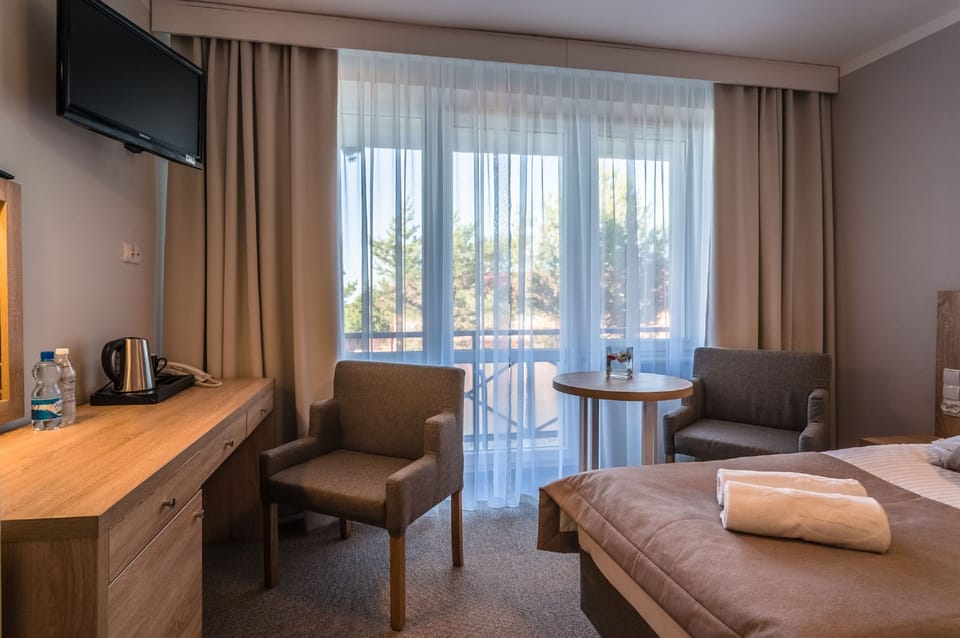 Classic Double Room | Desk, laptop workspace, blackout drapes, free WiFi