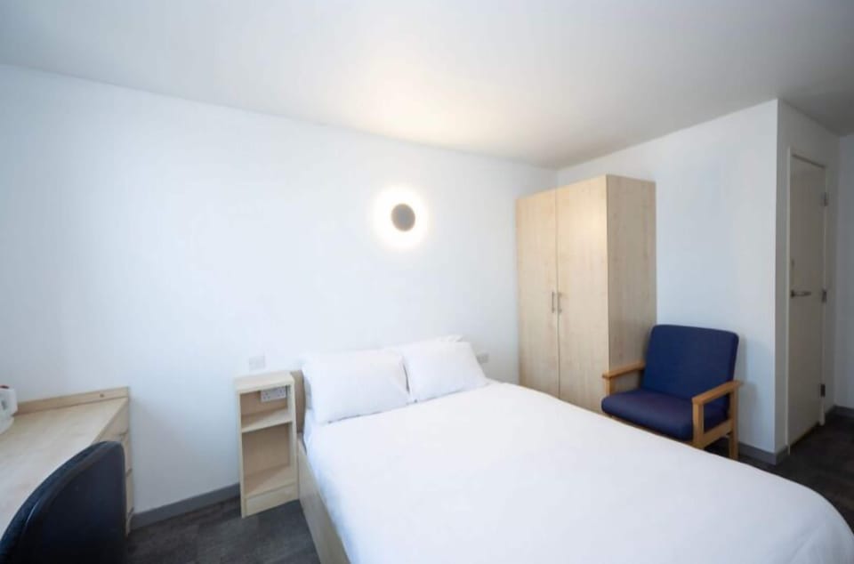 Standard Double Room, Ensuite | Laptop workspace, iron/ironing board, free WiFi, bed sheets