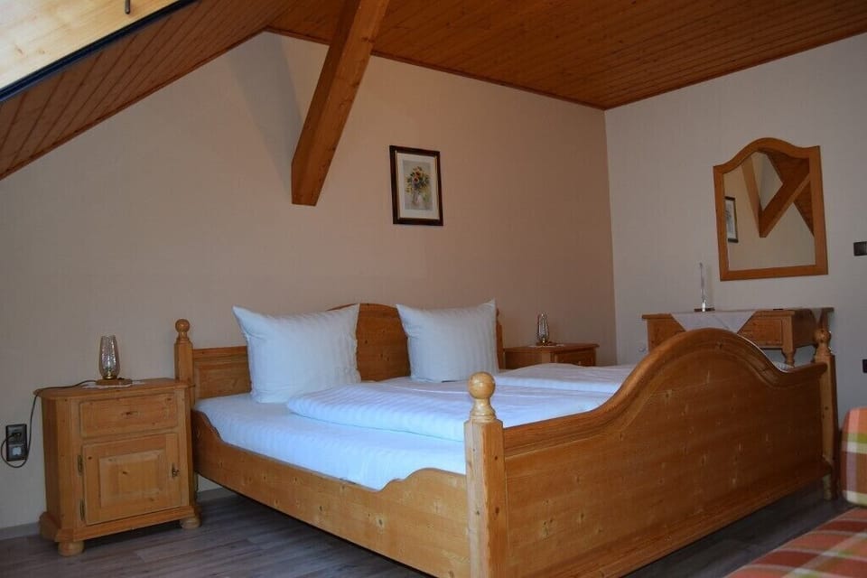 House | 2 bedrooms, desk, free WiFi, bed sheets