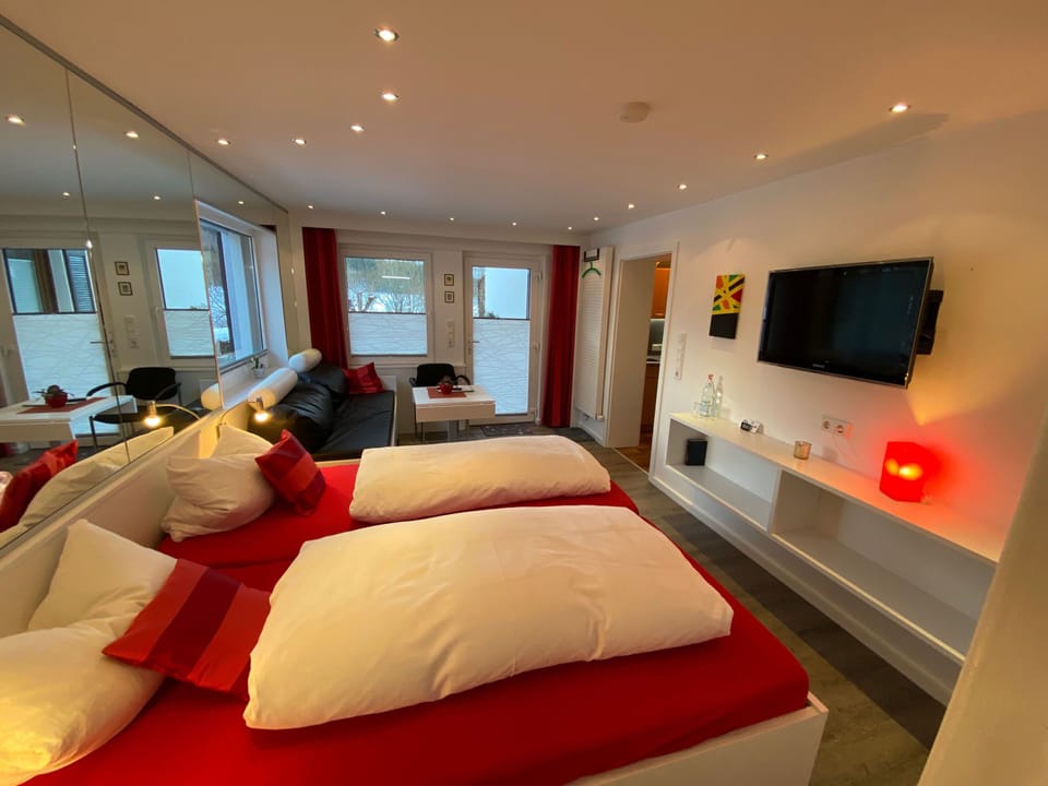 Studio | In-room safe, WiFi (free), bed sheets