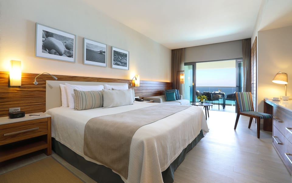 In-room safe, iron/ironing board, WiFi, bed sheets