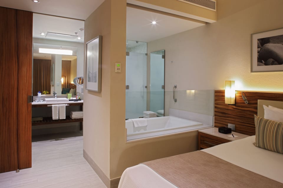 In-room safe, iron/ironing board, WiFi, bed sheets