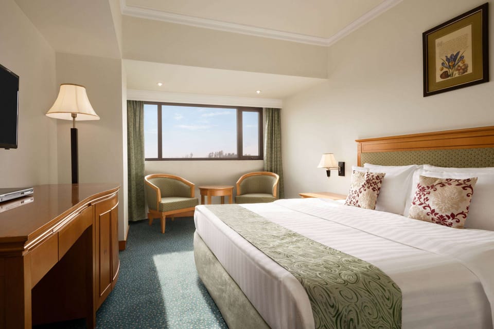 Superior Room, 1 King Bed | Minibar, in-room safe, soundproofing, iron/ironing board (on request)