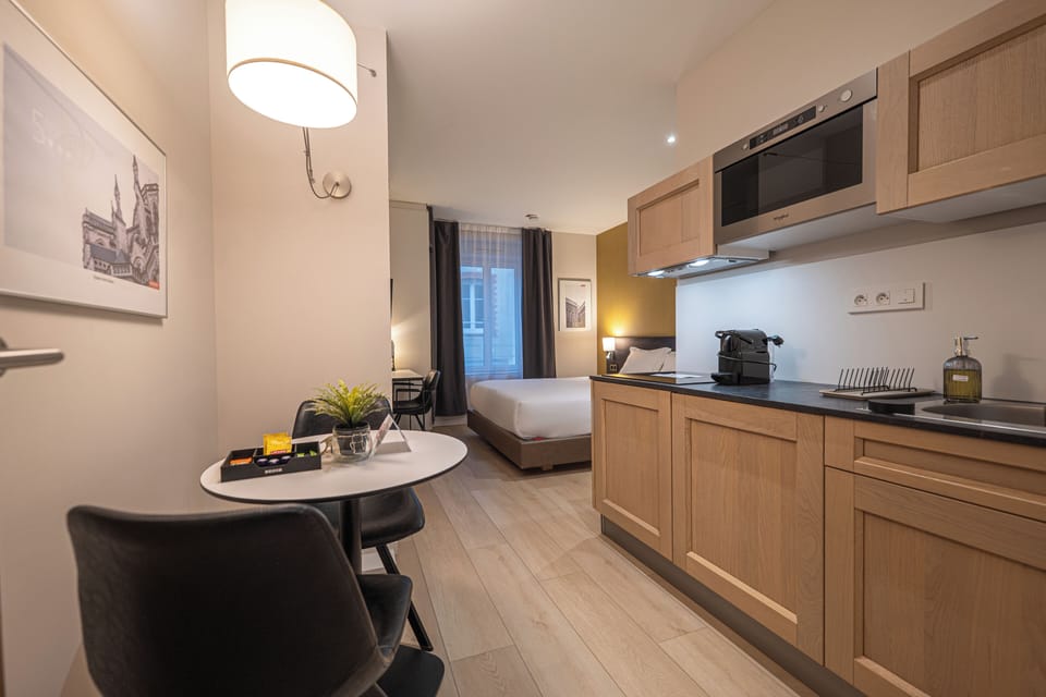 Double Room, City View (1) | Premium bedding, memory foam beds, individually decorated, desk