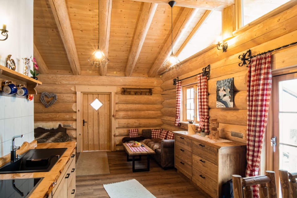 Chalet | Private kitchen | Mini-fridge, oven, stovetop, coffee/tea maker