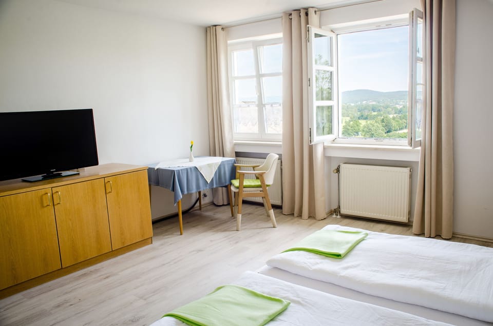 Double Room | Free WiFi, bed sheets