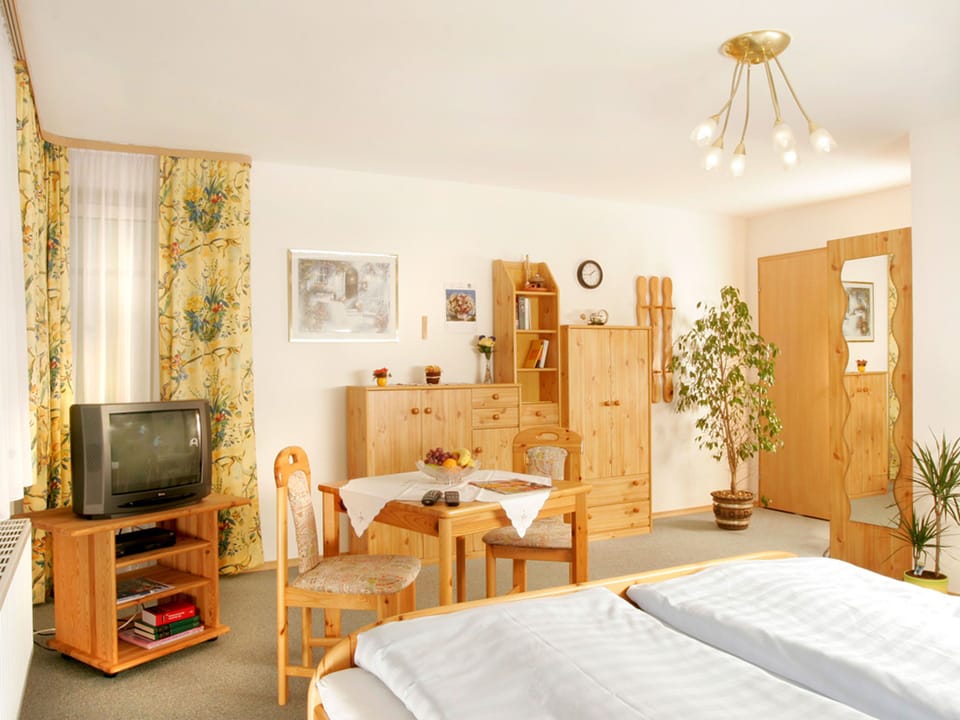 Double Room | Free cribs/infant beds, free WiFi, bed sheets