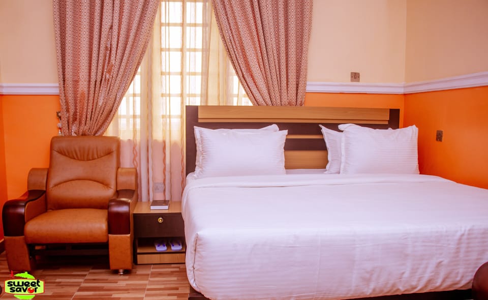 Super Classic Room (2) | Egyptian cotton sheets, premium bedding, memory foam beds, desk