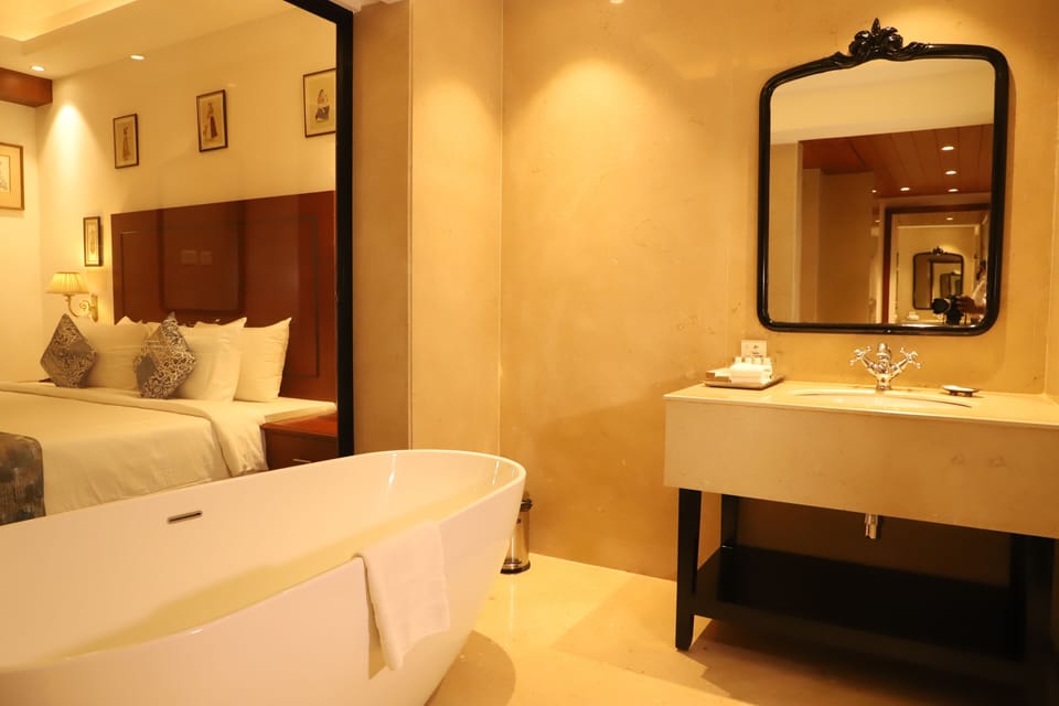 Luxury Suite | Premium bedding, minibar, in-room safe, individually decorated