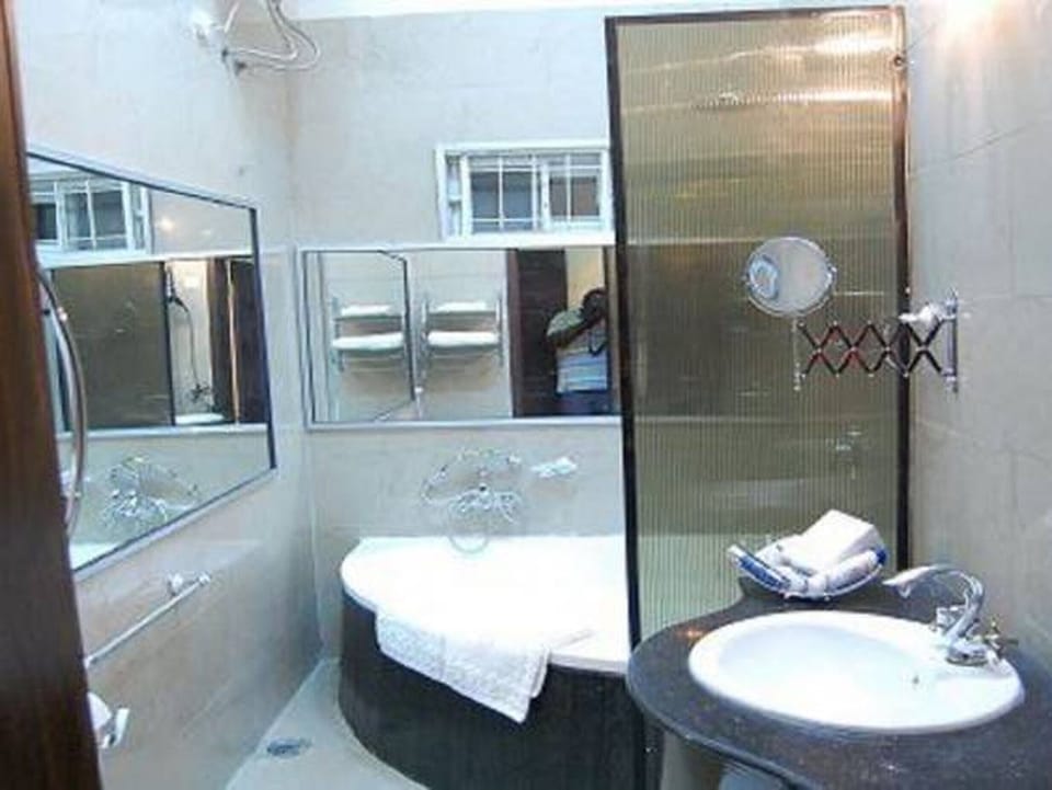 Standard Room | Bathroom | Towels, soap, toilet paper