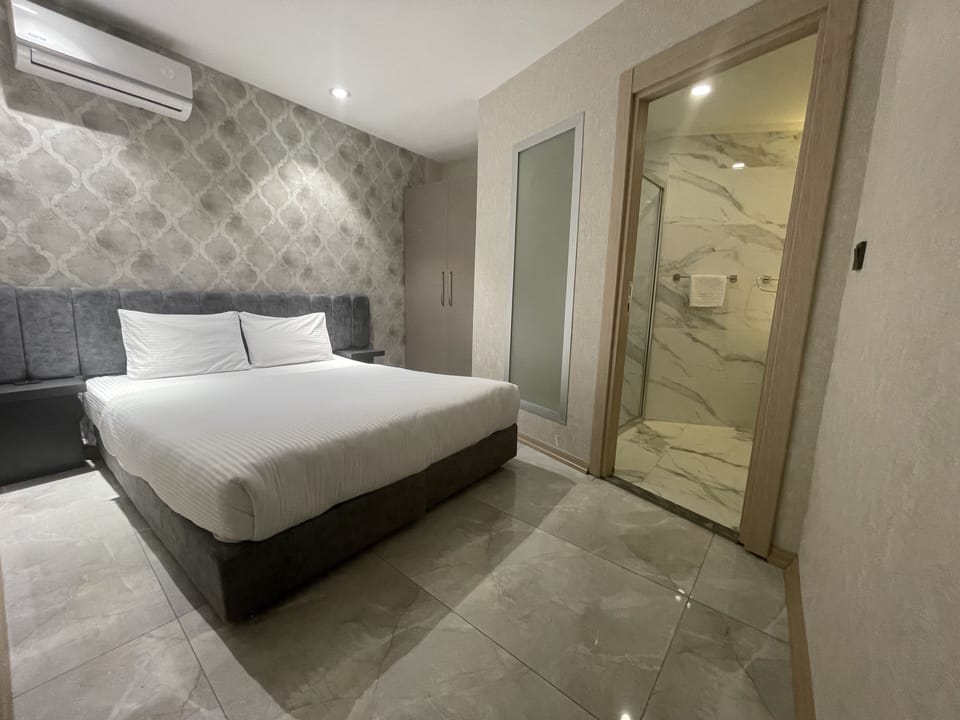 Deluxe Apartment, 3 Bedrooms | Minibar, in-room safe, blackout drapes, soundproofing