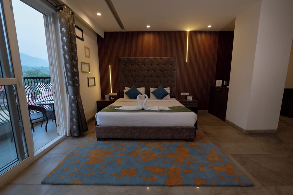 Family Suite with Balcony | In-room safe, desk, blackout drapes, soundproofing