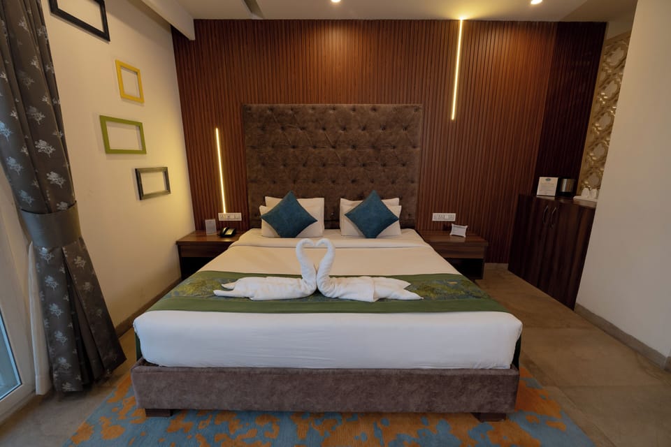 Family Suite with Balcony | In-room safe, desk, blackout drapes, soundproofing