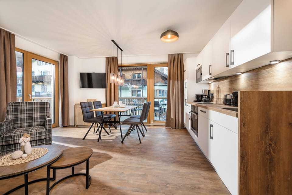 Classic Apartment | Private kitchen | Fridge, oven, stovetop, dishwasher