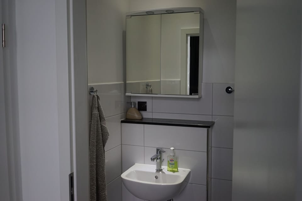 Comfort Single Room | Bathroom | Shower, towels