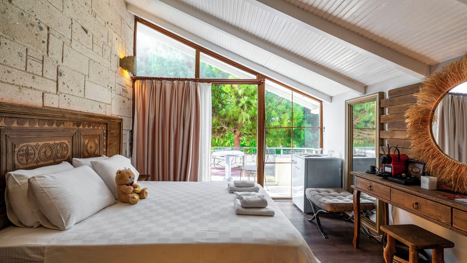 Deluxe Room, Balcony | Premium bedding, desk, laptop workspace, soundproofing