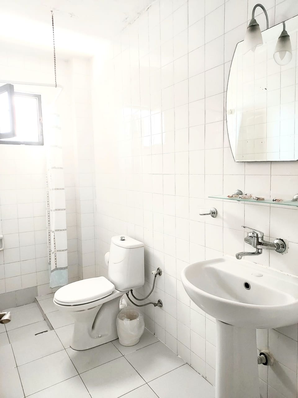 Standard Room | Bathroom | Shower, free toiletries, hair dryer, towels