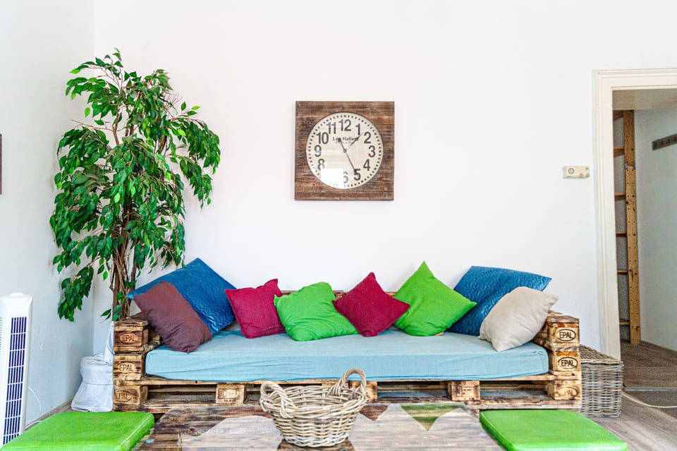 Apartment | 1 bedroom, iron/ironing board, WiFi (free), bed sheets