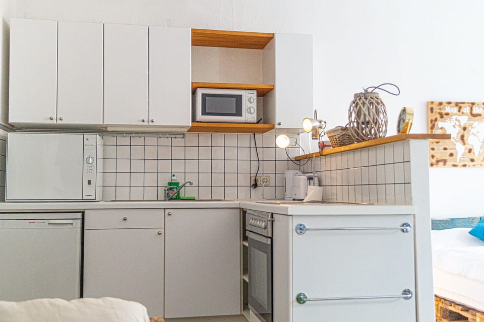 Apartment | Private kitchen | Fridge, microwave, oven, stovetop