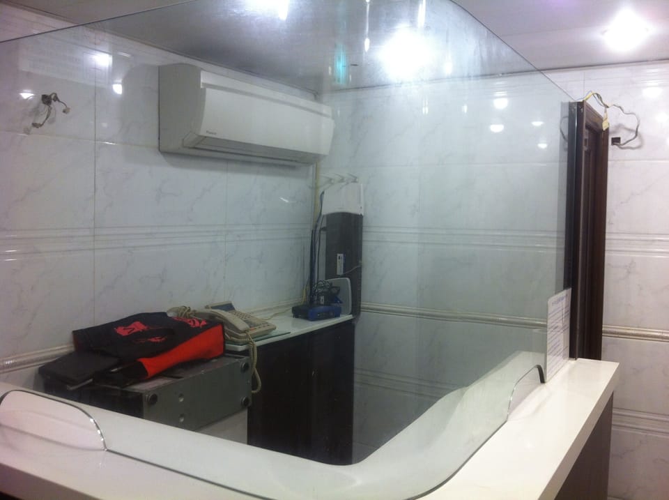Soundproofing, free WiFi, bed sheets