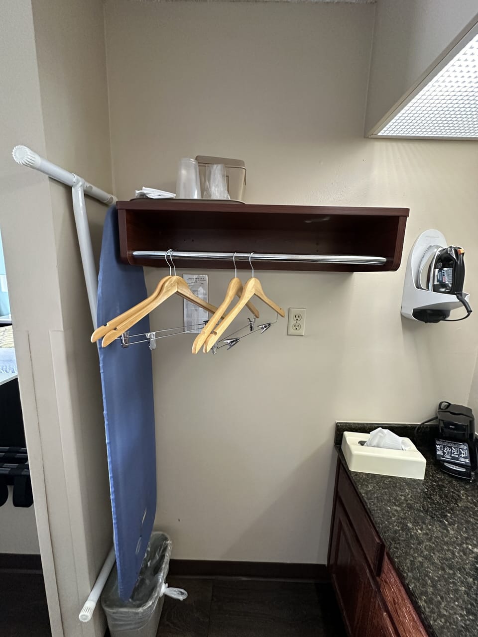 Room, 1 King Bed, Non Smoking | Iron/ironing board, free WiFi, bed sheets