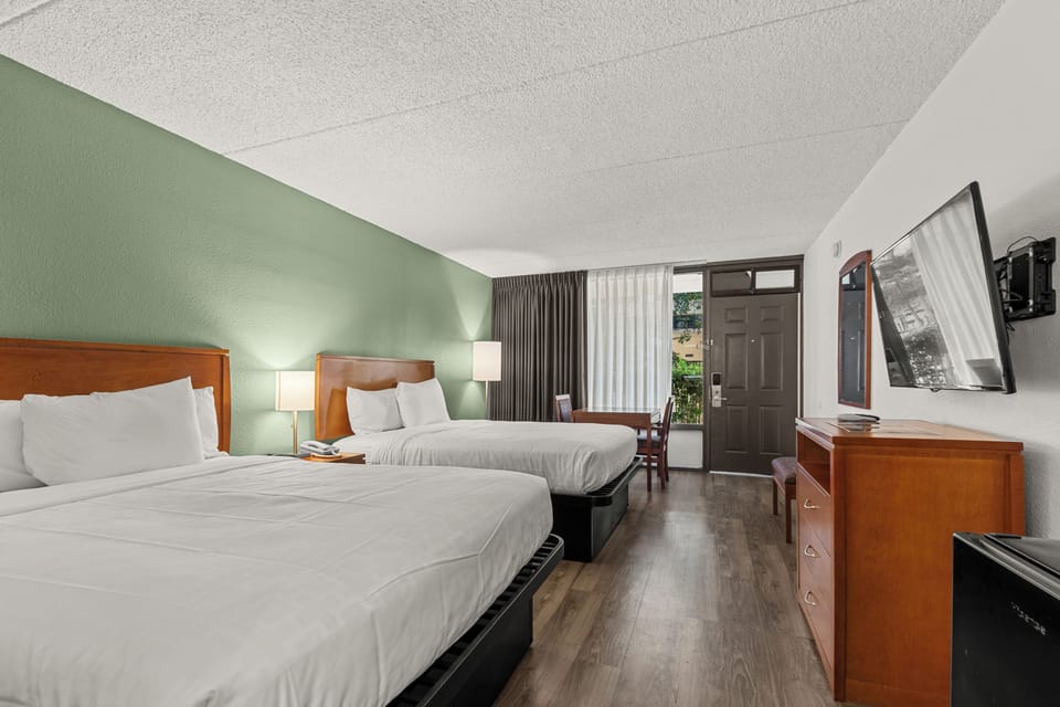 Premium bedding, free cribs/infant beds, rollaway beds, free WiFi