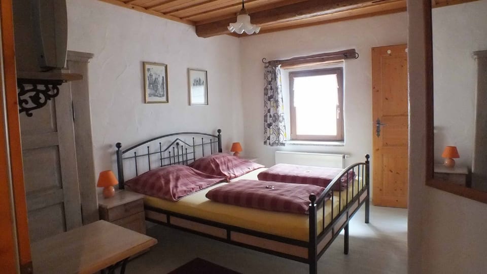 Double Room | Free WiFi, bed sheets