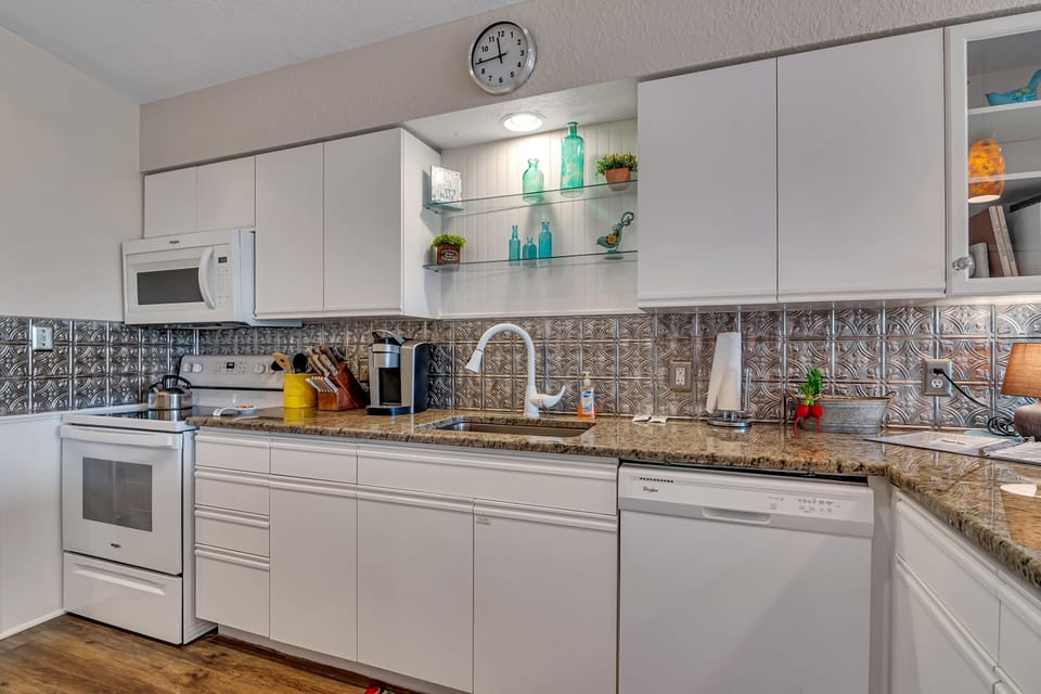 Condo, 2 Bedrooms | Private kitchen | Fridge, microwave, oven, dishwasher