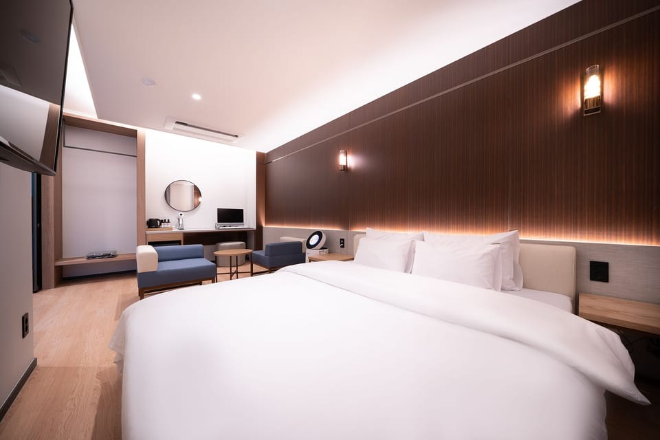 Suite Room | Premium bedding, memory foam beds, free WiFi, bed sheets