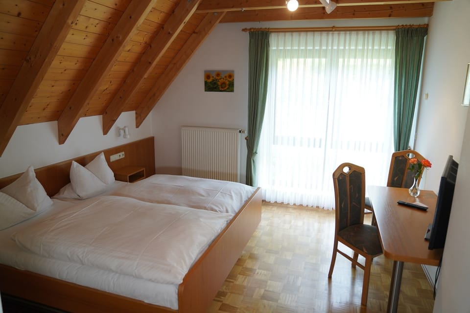 Gasthaus Zur Rose Bed and Breakfast in Bad Mergentheim