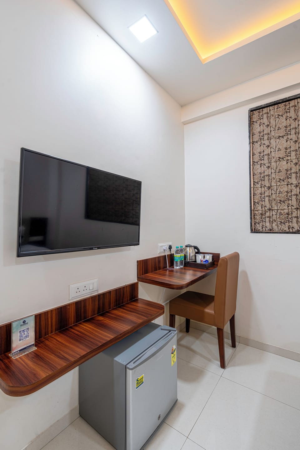 Select Comfort beds, rollaway beds, free WiFi, bed sheets