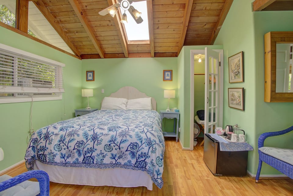 Room, Private Bathroom (Garden) | Iron/ironing board (on request), WiFi (free), bed sheets