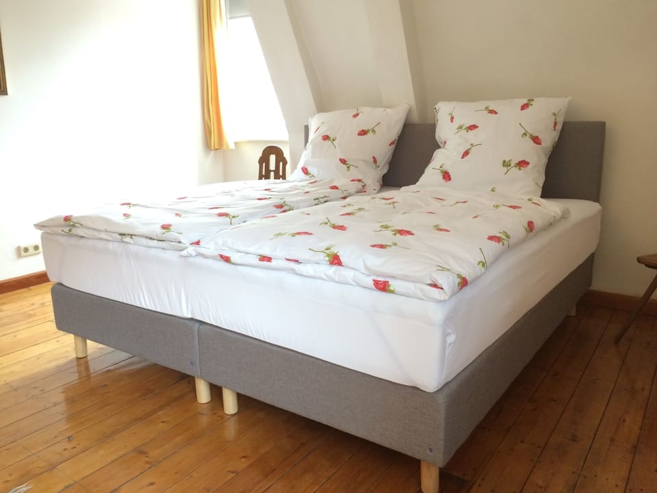 Apartment, 2 Bedrooms | 2 bedrooms, desk, WiFi (free)