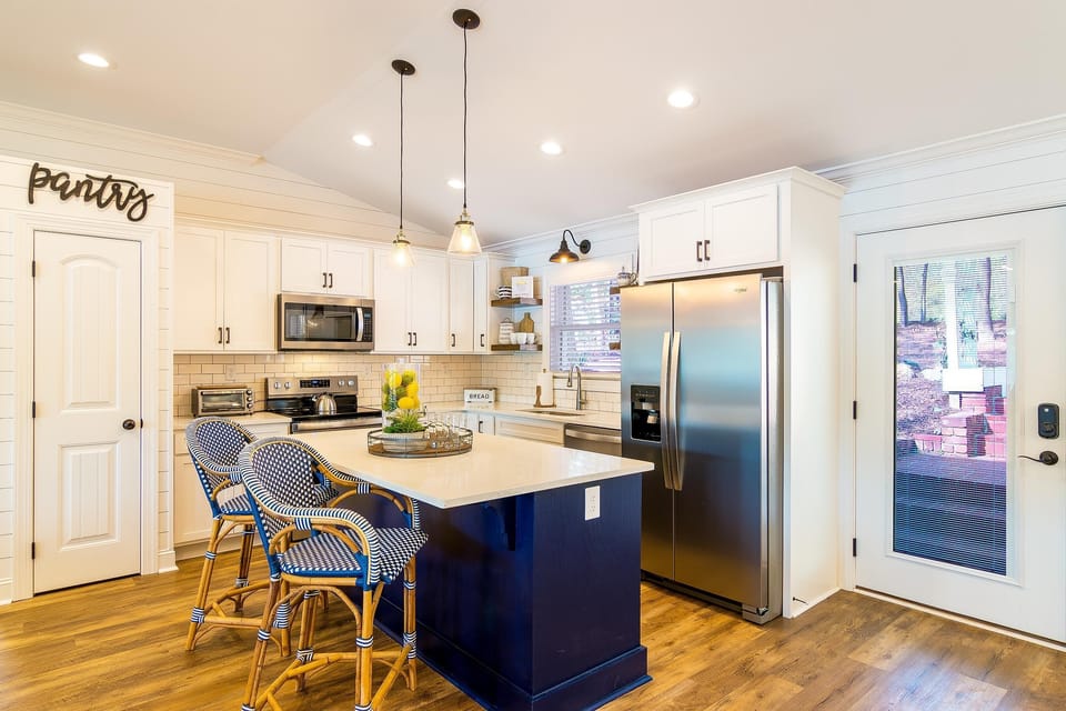 House, Multiple Beds, Lake View (Summer STATus) | Private kitchen | Full-size fridge, microwave, oven, stovetop