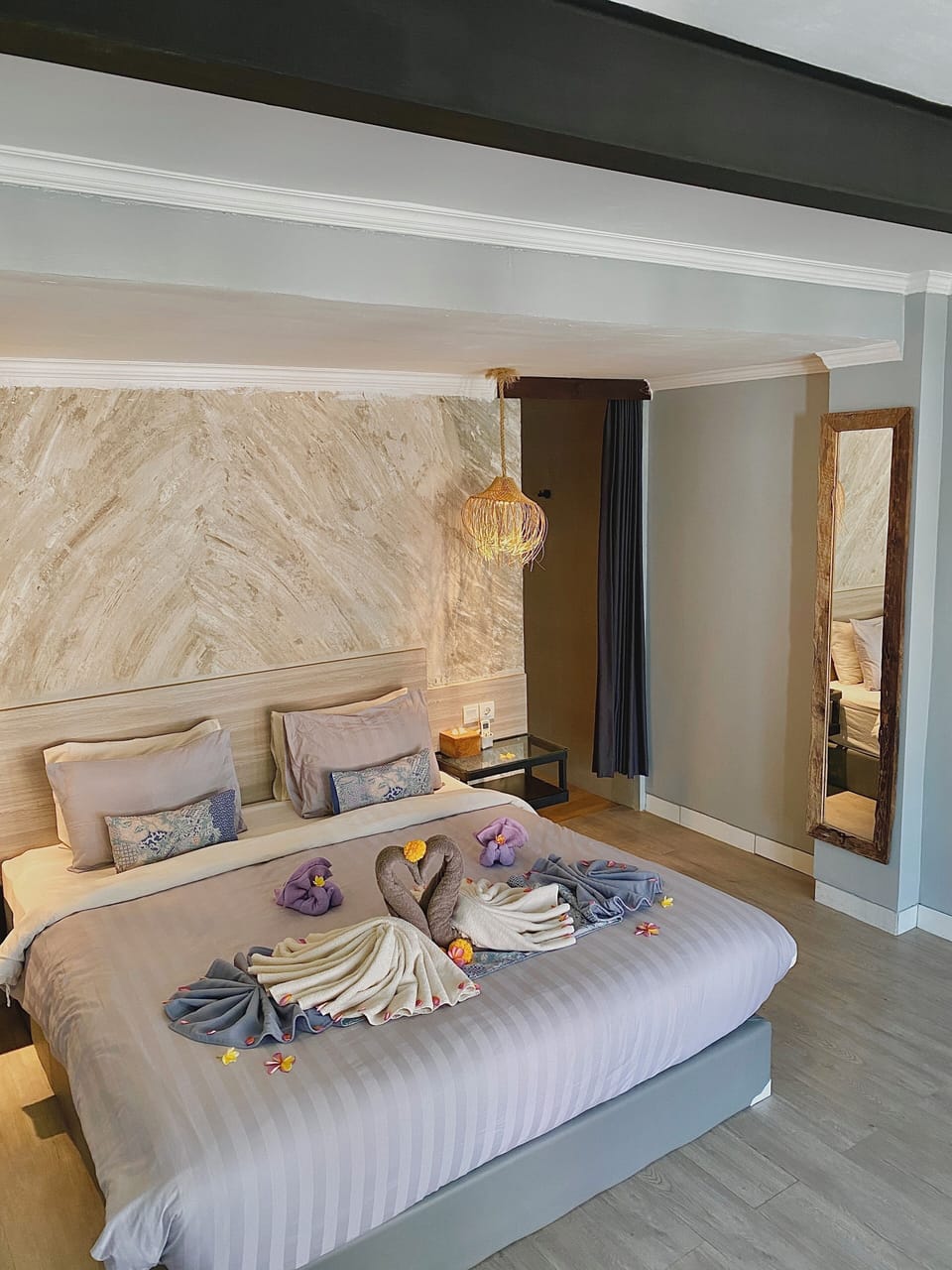 Double Room, 1 Queen Bed, Pool View | Laptop workspace, blackout drapes, free WiFi, bed sheets