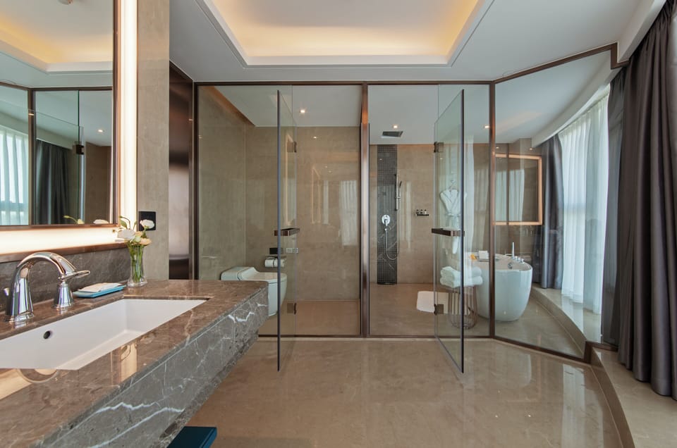 Superior Suite | Bathroom | Separate tub and shower, rainfall showerhead, eco-friendly toiletries