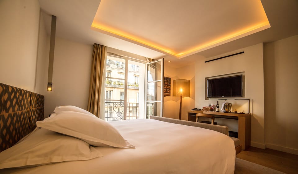 Deluxe Room (Tour Eiffel) | 1 bedroom, premium bedding, minibar, in-room safe